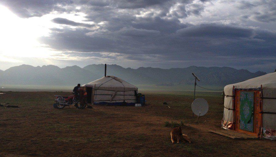 Mongolia Nomads Gers Nubes
